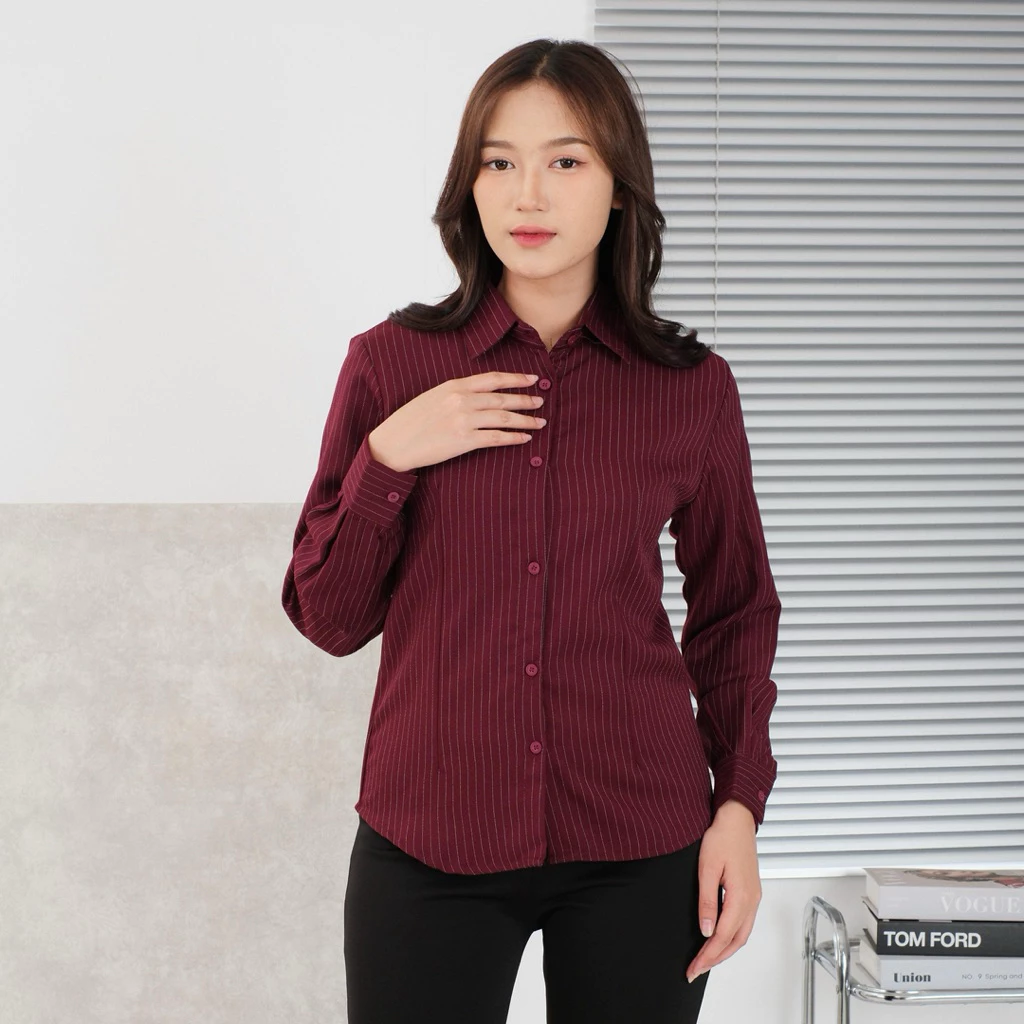 Tampak Belakang Luna Stripe Kemeja